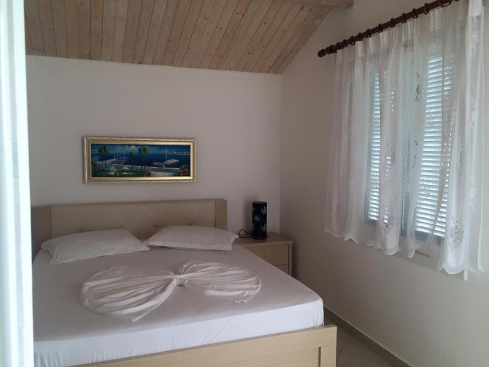 Vela E Bardhe Villa เดอร์มี ภายนอก รูปภาพ