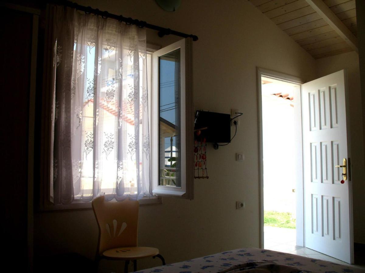 Vela E Bardhe Villa เดอร์มี ภายนอก รูปภาพ