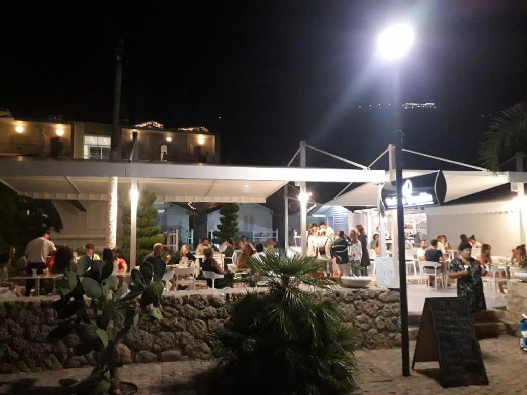 Vela E Bardhe Villa เดอร์มี ภายนอก รูปภาพ